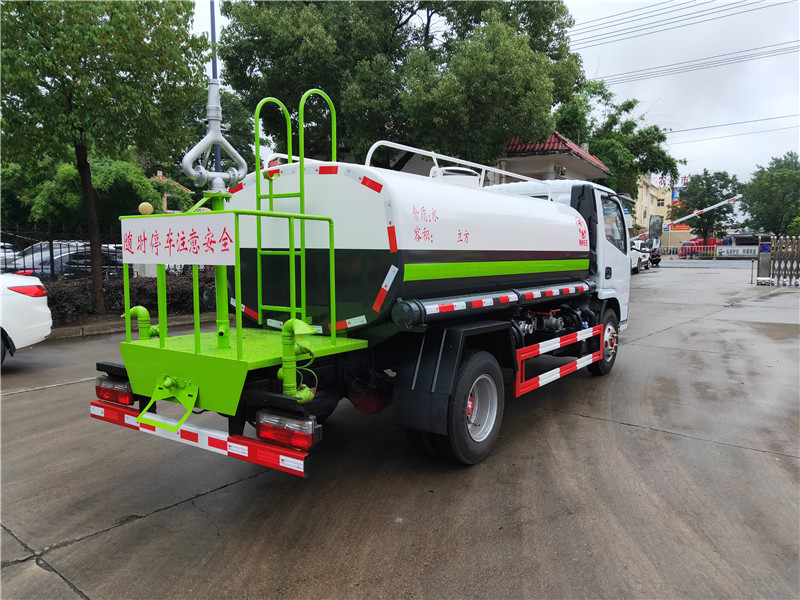 東風(fēng)5方灑水車